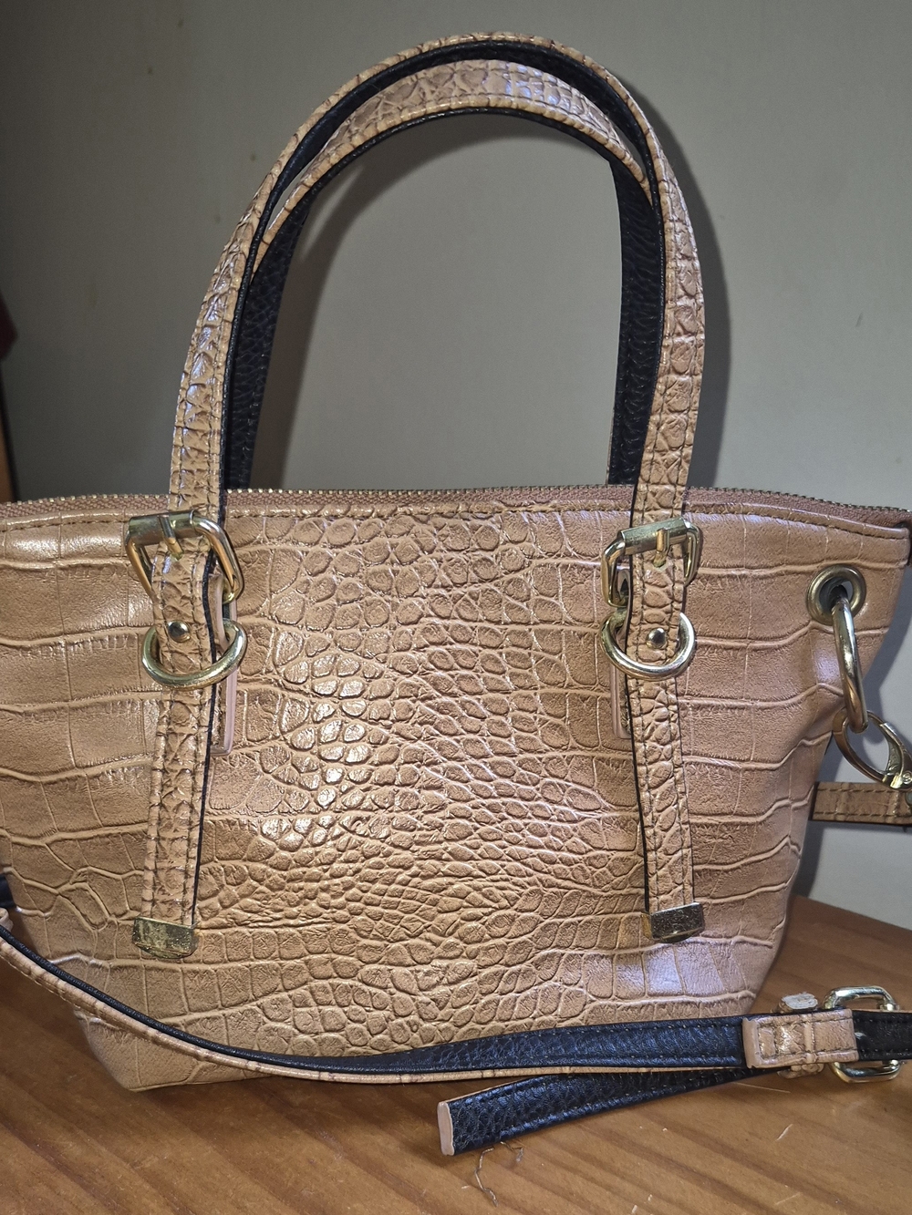 Olivia & Joy Two-toned Black/tan Pebbled Faux Leather Crossbody